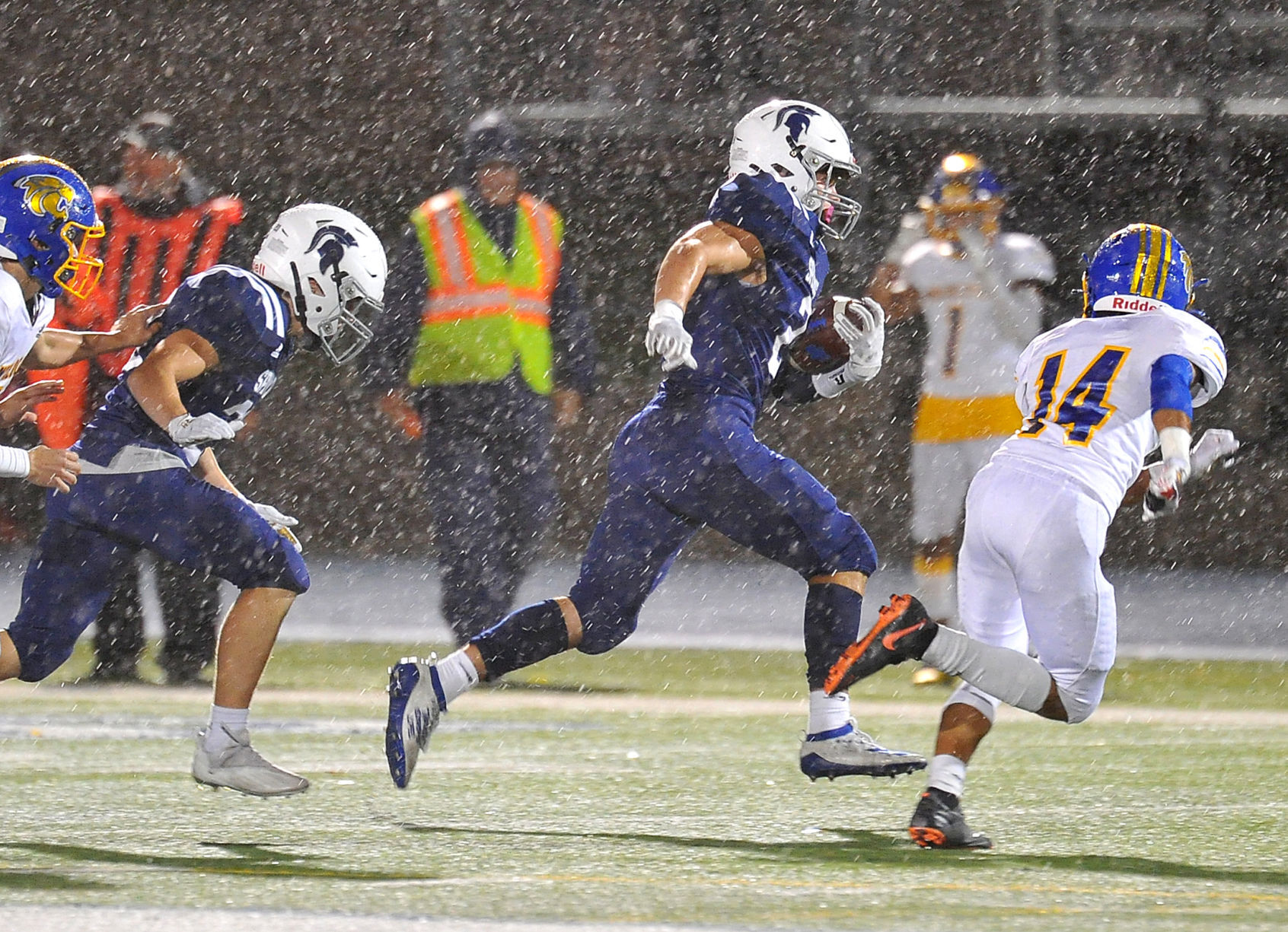 092421-qc-spt-north-pv fball